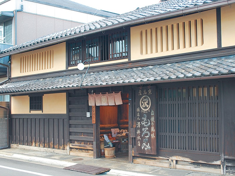 明治12年創業の醤油蔵「澤井醤油本店」様の濃口醤油を使用