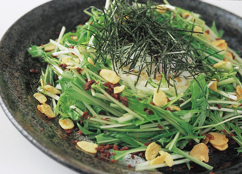みず菜と半熟卵の元気が出るサラダ